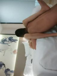 【探花小米】，第二炮，探探上勾搭的小白领，172cm，大长腿，良家妹子，佳人横卧，岂能错过，舔湿接着插