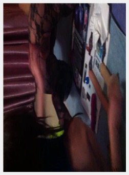 有被虐待癖的富姐高价雇女主夫妻把自己扮成保姆给女...