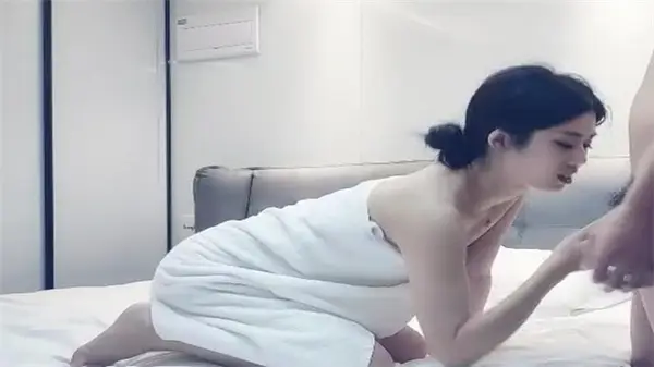 天天去探花甜美大长腿兼职嫩妹洗完澡继续第二炮